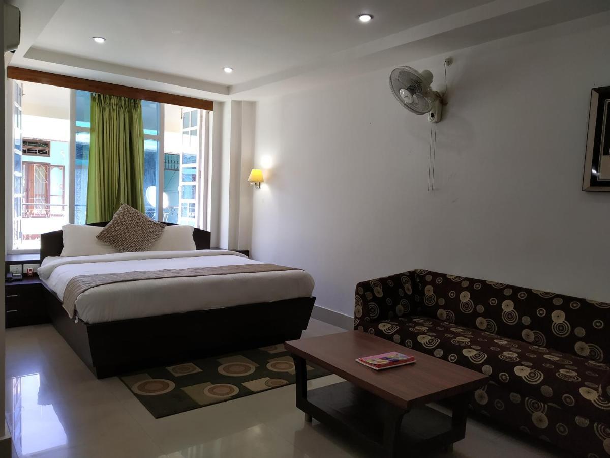 Hotel Sc Continental Itānagar Esterno foto